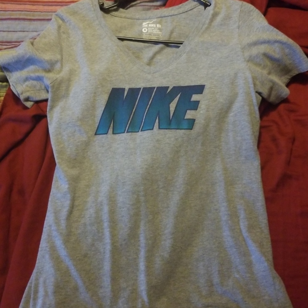 Nike Womens Medium Tshirt